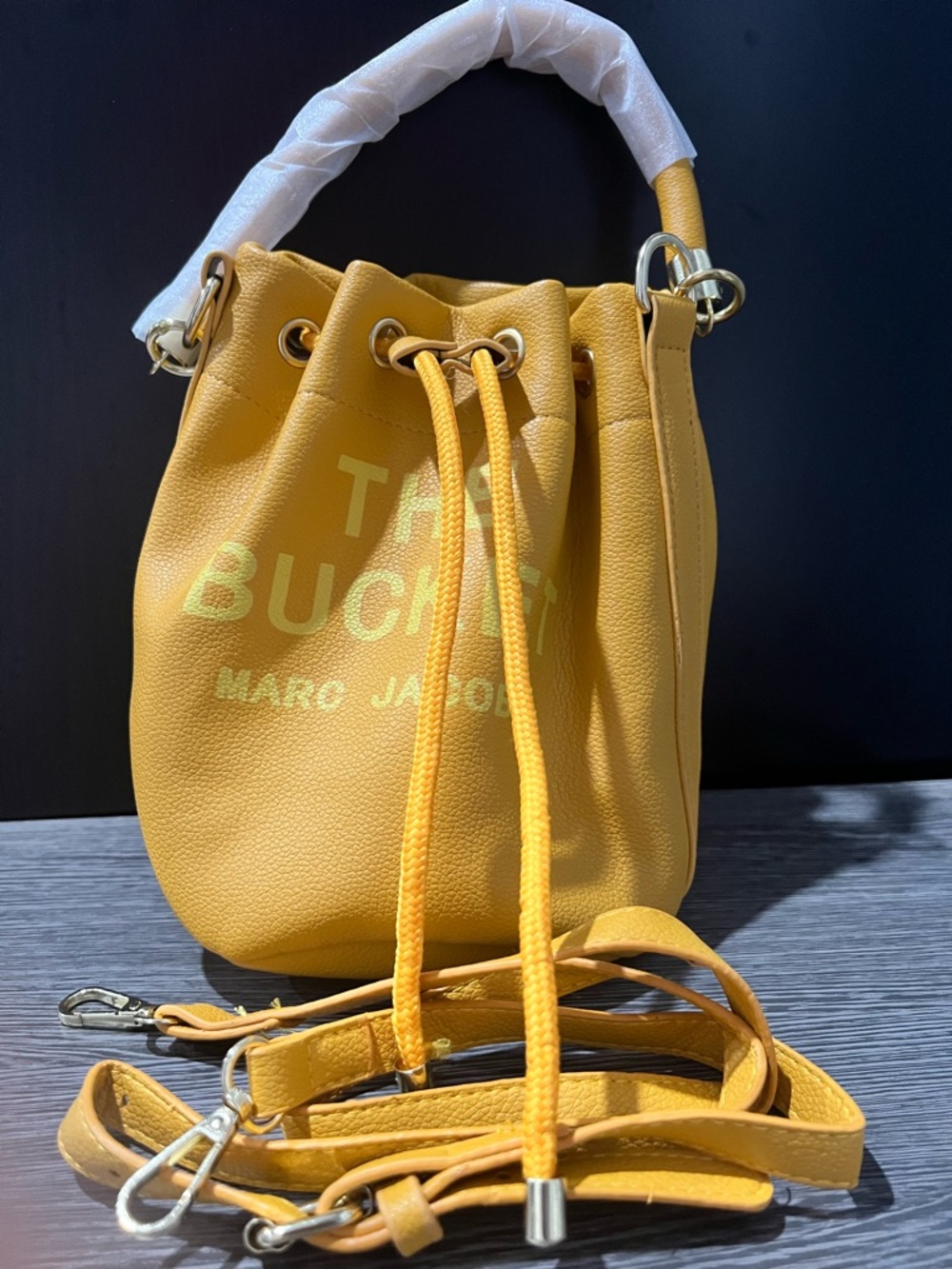 Marc Jacobs The Bucket Small Leather Shoulder Bag in Yellow - Picture 3 of 5